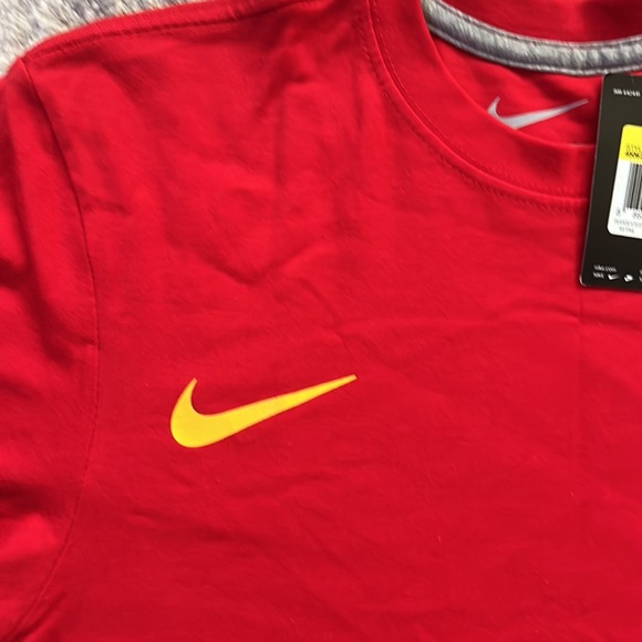 Men's Nike Iniesta #6 Shirt - Picture 3 of 8